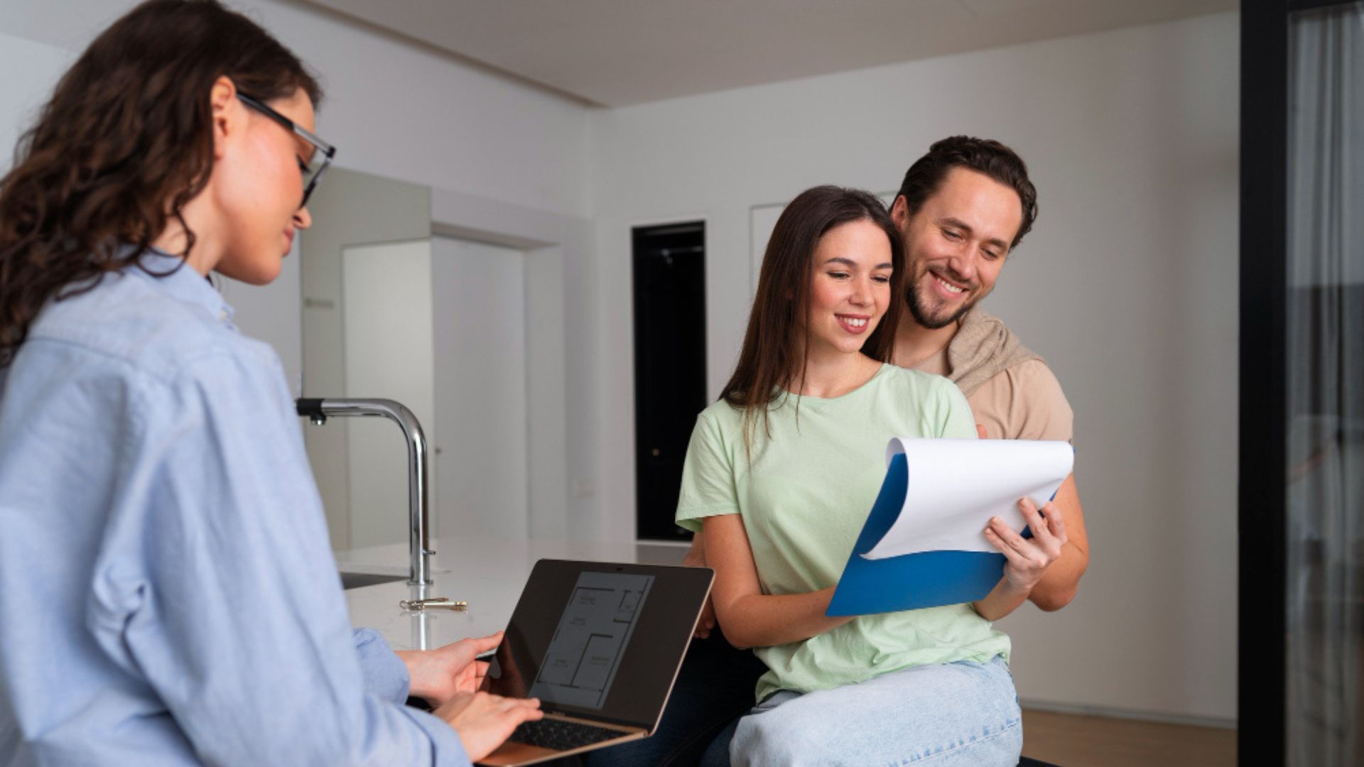 Este documento deja constancia del negocio que se realizó, pero no constituye por sí solo la tradición del inmueble.